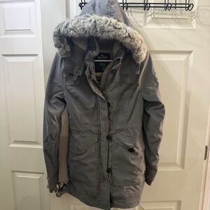 Hollister Heritage Gray Parka Jacket Size XS‎ Cozy Faux Fur Hooded Coat